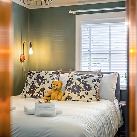 Stylish Romantic Country Escape Near Chester Christleton ภายนอก รูปภาพ